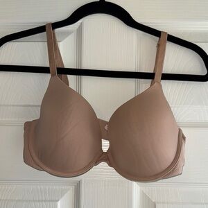 Victoria's Secret 34D Underwire Bra with Moulded Cups and Adjustable Straps